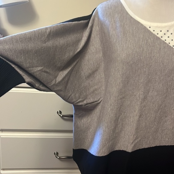 Aaeda crew neck sweater with beaded area, color block, feels like cashmere - Picture 4 of 8